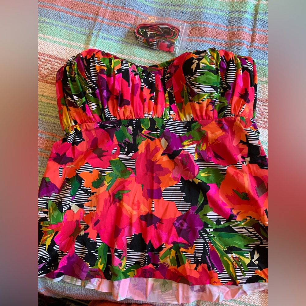 NWOT colorful tankini top